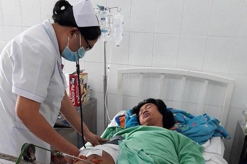 Vụ nổ súng ở Củ Chi: Bác sĩ gắp đầu đạn khỏi đùi nạn nhân bị thương