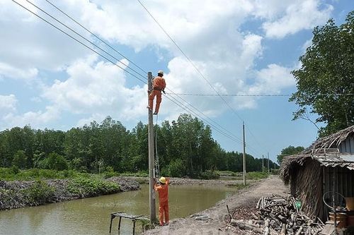 Hơn 3.000 hộ dân miền Nam có điện lưới quốc gia