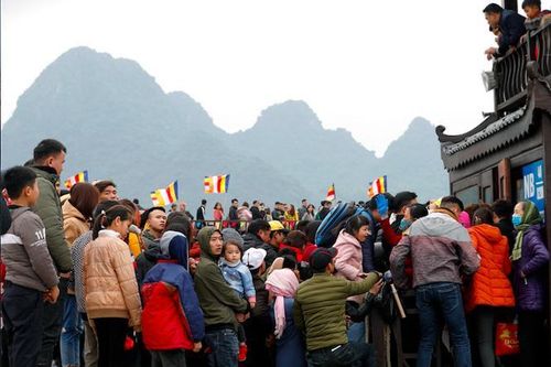 Sau công điện tạm dừng lễ hội vì Corona, Bộ Văn hóa giám sát thế nào?