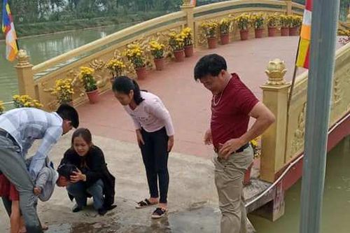 Thầy giáo dũng cảm cứu cháu bé bị rơi xuống hồ nước