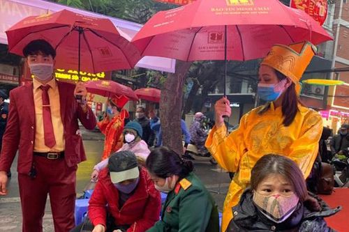 Đội mưa mua vàng, Thần tài vừa chạm tay đã lỗ ngay 1 triệu