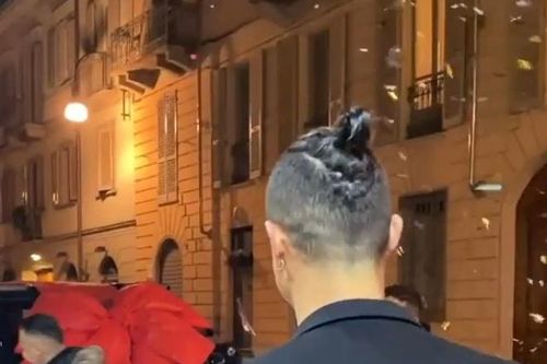 Ronaldo được bạn gái tặng xe trong ngày sinh nhật