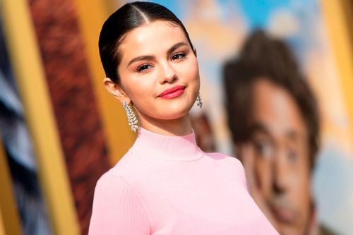 Selena Gomez lần đầu ra mắt thương hiệu mỹ phẩm riêng
