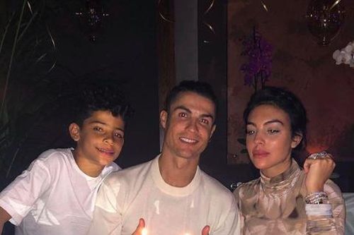 Được người yêu tặng xe đúng ngày sinh nhật, Ronaldo nói gì?