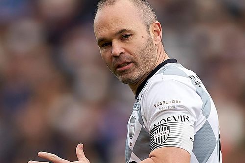 Barca nhận trái đắng vụ Iniesta