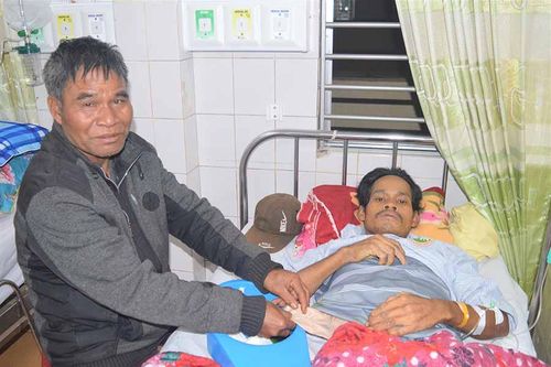 Nhà nghèo mang bệnh nặng