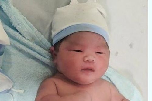 Sản phụ ở Khánh Hòa sinh bé trai nặng 6,5 kg
