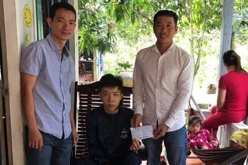 Giải bóng đá gây quỹ tặng bệnh nhân khó khăn