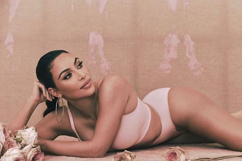 Đồ lót của Kim Kardashian và các sản phẩm ra mắt đúng mùa Valentine