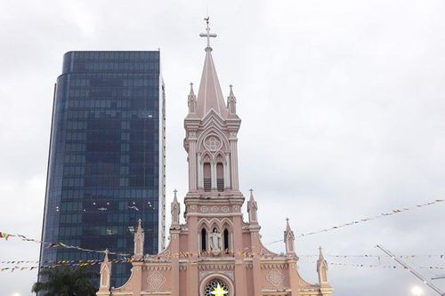 Hai nhà thờ con gà xứ 'Đà Thành'
