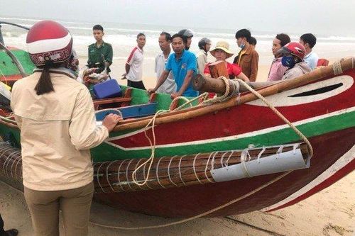 Phát hiện thi thể người trôi dạt vào bờ biển ở Quảng Trị