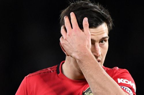 HLV Lampard tức giận khi Maguire không bị đuổi