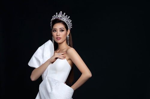 Hoa hậu Khánh Vân siêu gợi cảm sau 2 tháng đăng quang
