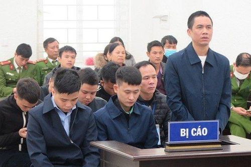 Lĩnh án tử hình, kẻ sát nhân bật khóc khi nhắc về mẹ