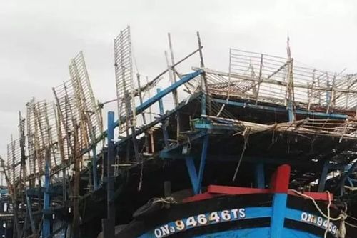 Quảng Nam: Tàu câu mực bốc cháy lúc nửa đêm, nghi do chập điện