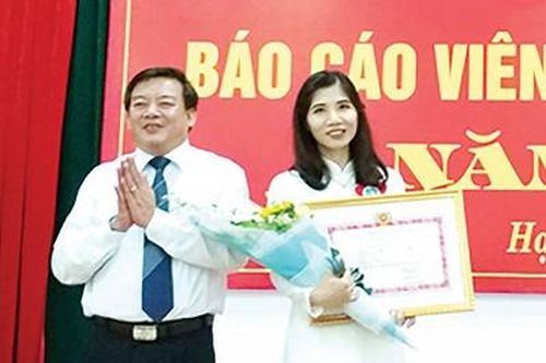 Cô giáo thi đua đổi mới sáng tạo