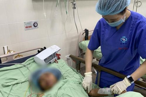 Sinh con tại nhà, sản phụ ở Quảng Ngãi suýt chết vì bị băng huyết nặng