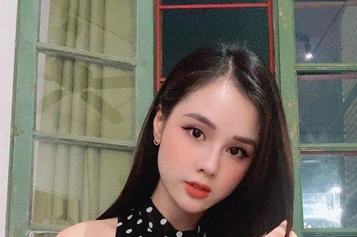 Nàng WAGs 6 lần trượt hoa hậu tự khen mình chung tình nhất