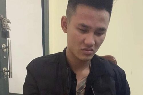 Thanh niên xăm trổ 'thủ' súng đi 'đưa' ma túy cho khách sạn, quán bar