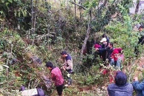 Điều khiển xe máy khi say rượu, nam thanh niên rơi 'hố tử thần' sâu 100m