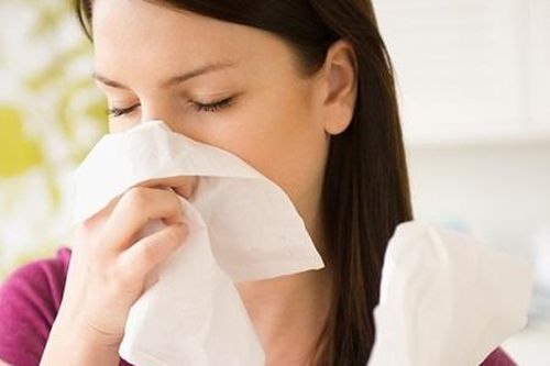 Dùng thuốc khi bị đau họng, chảy nước mũi, ngạt mũi