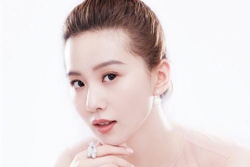 Lưu Thi Thi tiếp tục gây thương nhớ với thân hình mi nhon và ngày càng xinh đẹp sau sinh