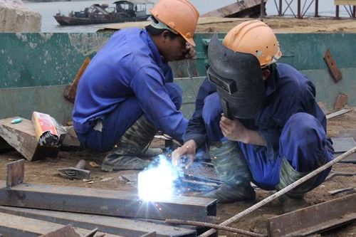 Nhiều doanh nghiệp, người lao động gặp khó vì Covid -19