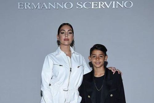 Ronaldo Junior gây sốt với đoạn video nói trôi chảy 4 thứ tiếng
