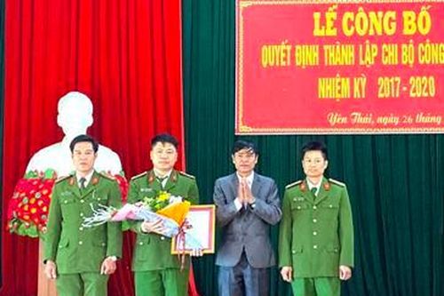 Công bố quyết định thành lập Chi bộ Công an xã Yên Thái