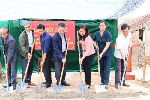Khởi công xây dựng nhà Đại đoàn kết cho hộ nghèo