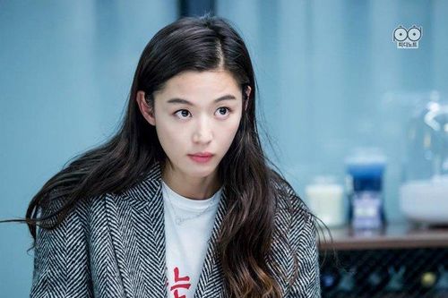 Gần 3000 người nhiễm Covid-19, Jeon Ji Hyun quyên góp 2 tỷ: Knet chỉ trích không thương tiếc!