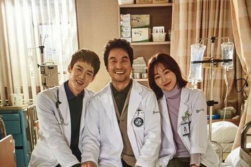 Dr Romantic 2: Cuộc chiến bảo vệ y đức