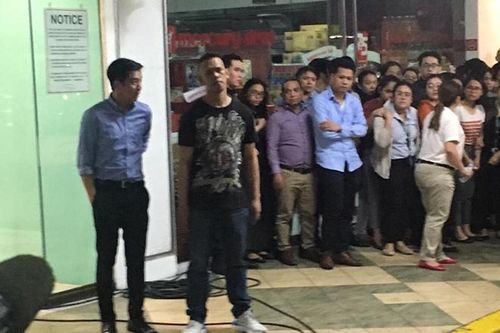 Kẻ bắt cóc 30 con tin ở Philippines ra hàng sau 9 tiếng gây náo loạn