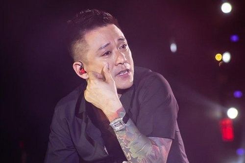 Tuấn Hưng 'kể khổ', hé lộ sự thật 'không như mơ' khi trót mang 'Kiếp cầm ca'