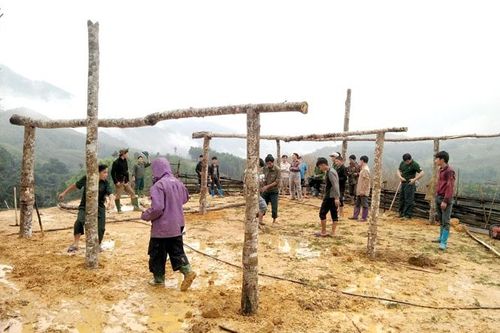 Lâm Bình hỗ trợ gia đình bị hỏa hoạn