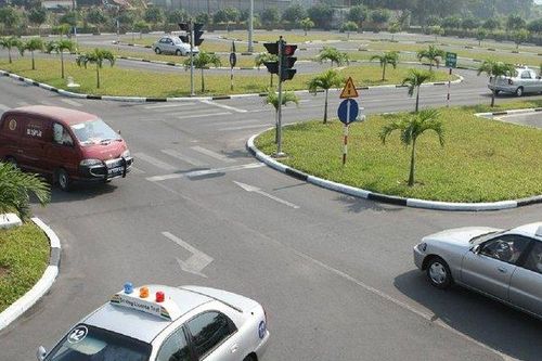 'Loạn' học phí lái xe vì nghe tin thất thiệt