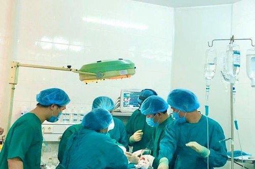 Cứu sống một bệnh nhân nguy kịch vì tự cứa vào cổ