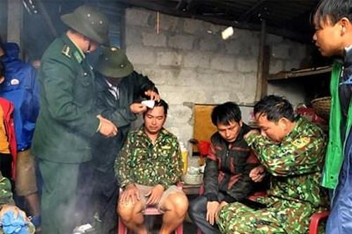 Bộ đội Biên phòng Hà Tĩnh cứu 8 thuyền viên gặp nạn trên biển