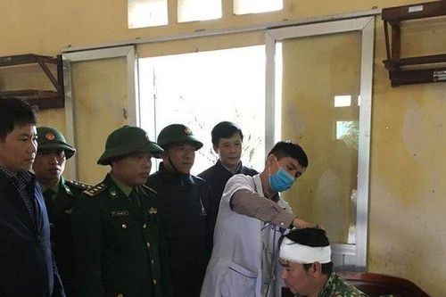 Cứu sống 8 thuyền viên trên tàu gặp nạn ở biển Hà Tĩnh