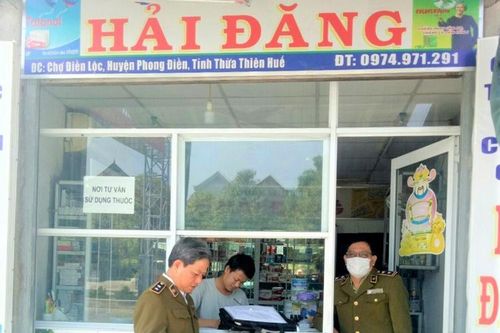 Thừa Thiên Huế: Phạt gần 60 triệu đồng 4 điểm bán khẩu trang nâng giá, không rõ nguồn gốc