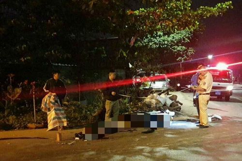 Xe máy va chạm với xe ben, 3 thanh niên thương vong