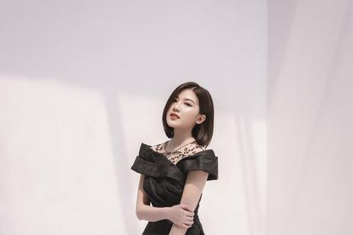 'Tiểu tam' Lương Thanh đẹp thanh lịch với váy Hà Duy
