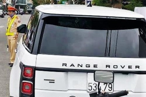 Tráo đổi biển số vào xe Range Rover, tài xế bị phạt 22,5 triệu đồng