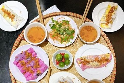 Bánh cuốn thanh long ruột đỏ hút khách tại Hà Nội