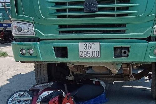 Người phụ nữ cùng con trai tử vong dưới gầm xe tải trong ngày 8/3