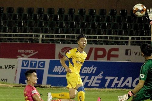 Phan Văn Đức ghi điểm thầy Park, Hải Phòng thắng nhờ siêu phẩm