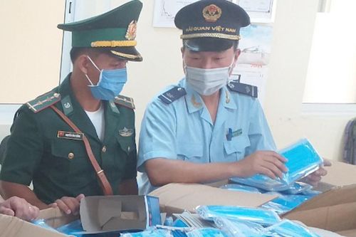 Ngụy trang 160.000 khẩu trang để đưa sang Campuchia