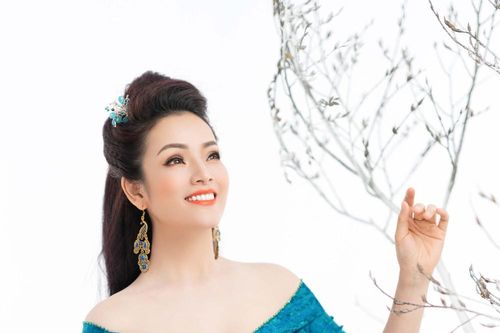 Tân Nhàn mặc áo dài phá cách trong MV mới