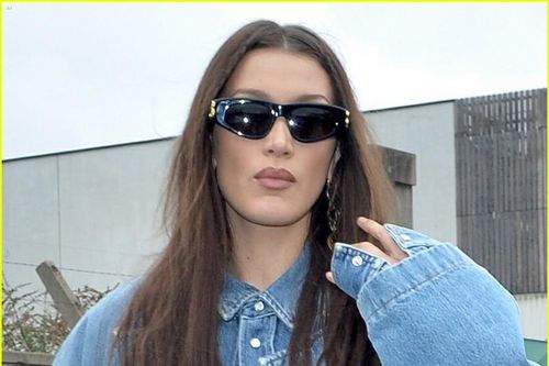 Bella Hadid mặc đồ sang chảnh, phô vòng eo 'con kiến' ra phố dạo chơi