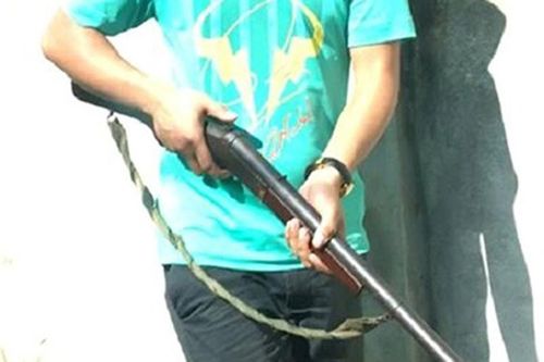 Một thanh niên Quảng Ngãi nguy kịch vì bị bạn chĩa súng vào đầu bóp cò